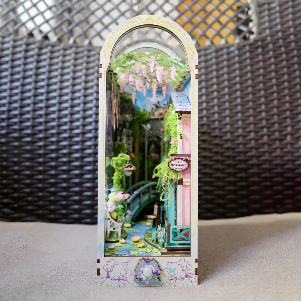 Giverny Garden DIY book nook kit, detail view 2